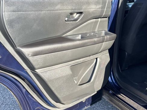 Used 2024 Nissan Pathfinder SV image 12