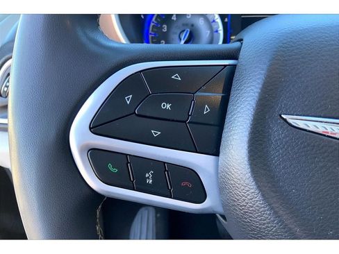 Used 2022 Chrysler Voyager LX FWD image 20