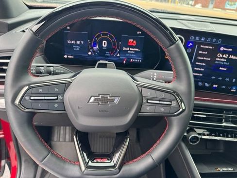 Used 2024 Chevrolet Traverse RS FWD image 15