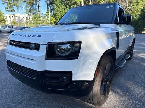 Used 2024 Land Rover Defender 130 X-Dynamic SE AWD/4WD image 2