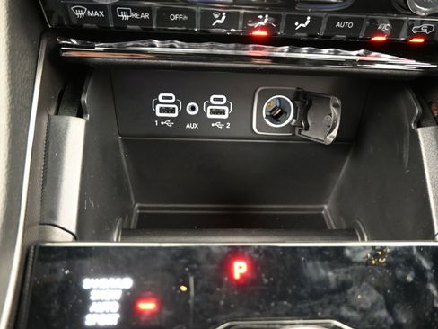 Used 2025 Jeep Grand Cherokee L Limited w/ Black Appearance Package image 19