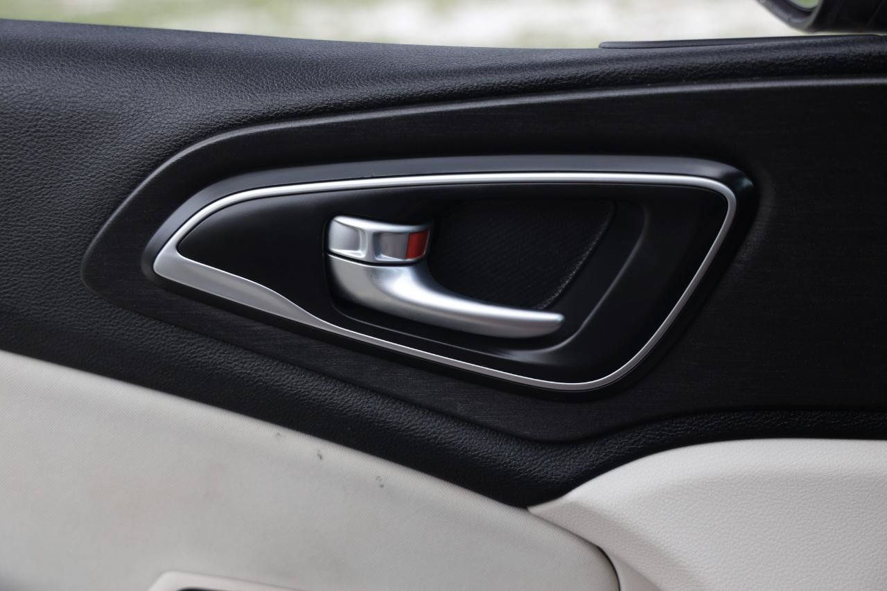 Used 2015 Chrysler 200 Limited w/ Convenience Group FWD image 38