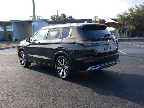 New 2025 Mitsubishi Outlander AWD image 4