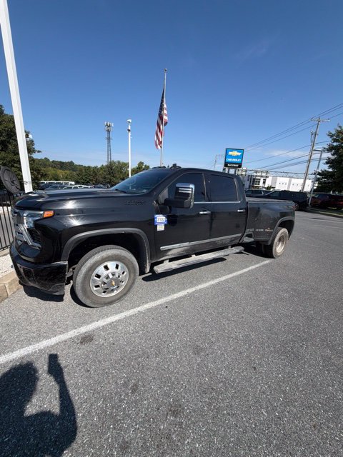 Used 2024 Chevrolet Silverado 3500 High Country w/ High Country Premium Package AWD/4WD image 1