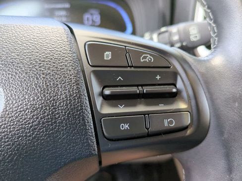 Used 2025 Hyundai Venue SEL image 24