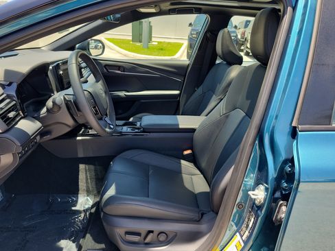 Used 2025 Toyota Camry XSE FWD image 17