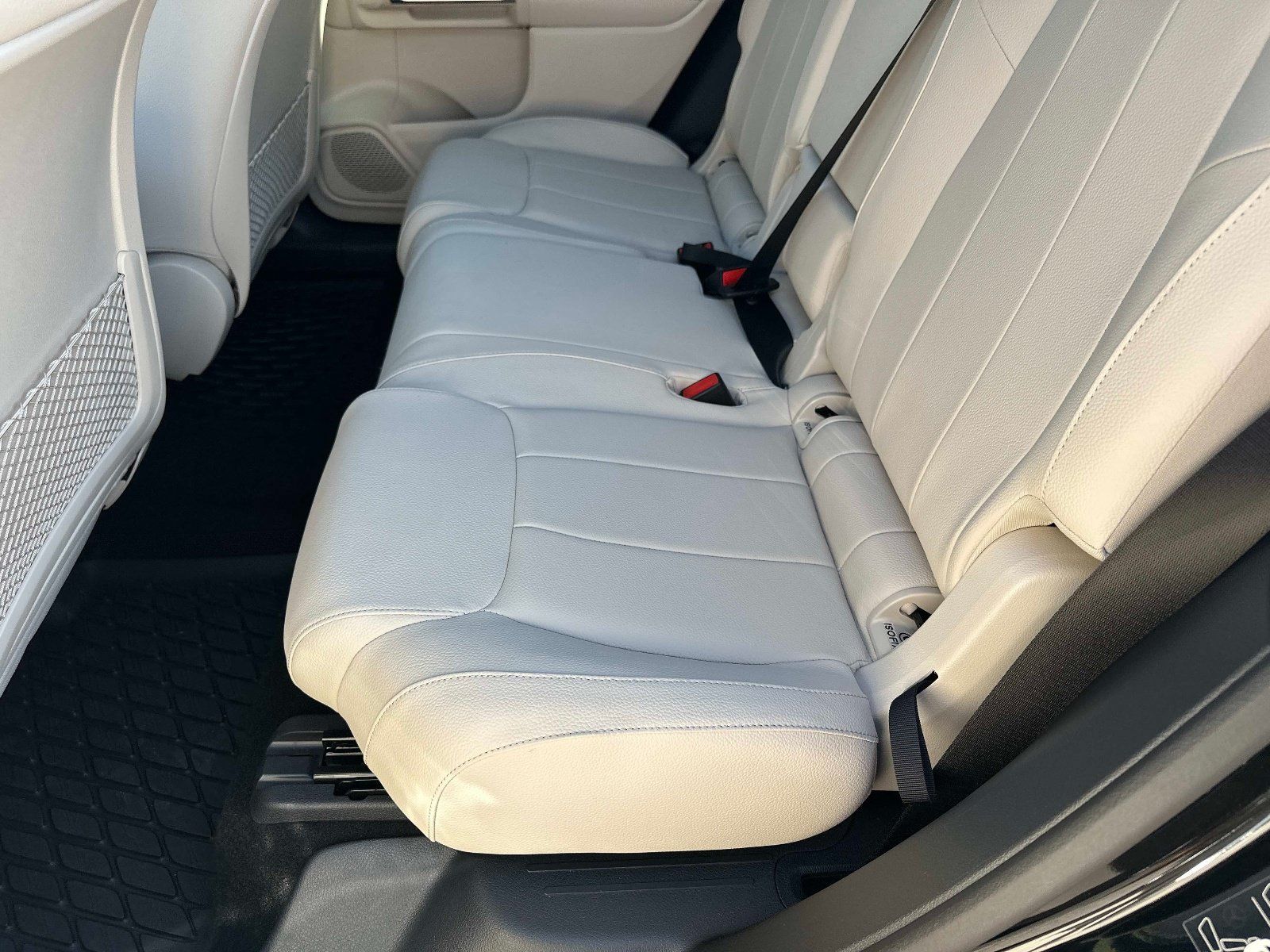 Used 2025 Mercedes-Benz GLB 250 image 13