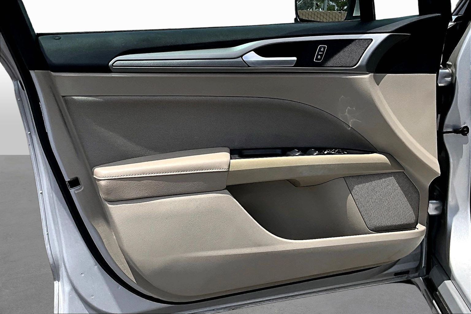 Used 2019 Ford Fusion SE FWD image 17