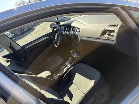 Used 2016 Volkswagen e-Golf SE w/ DC Fast Charging Package FWD image 21