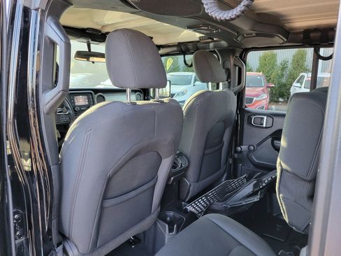 Used 2021 Jeep Gladiator Sport image 12