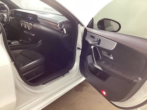 Used 2022 Mercedes-Benz CLA 250 image 17