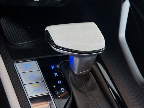 Used 2024 Hyundai Elantra Limited image 25