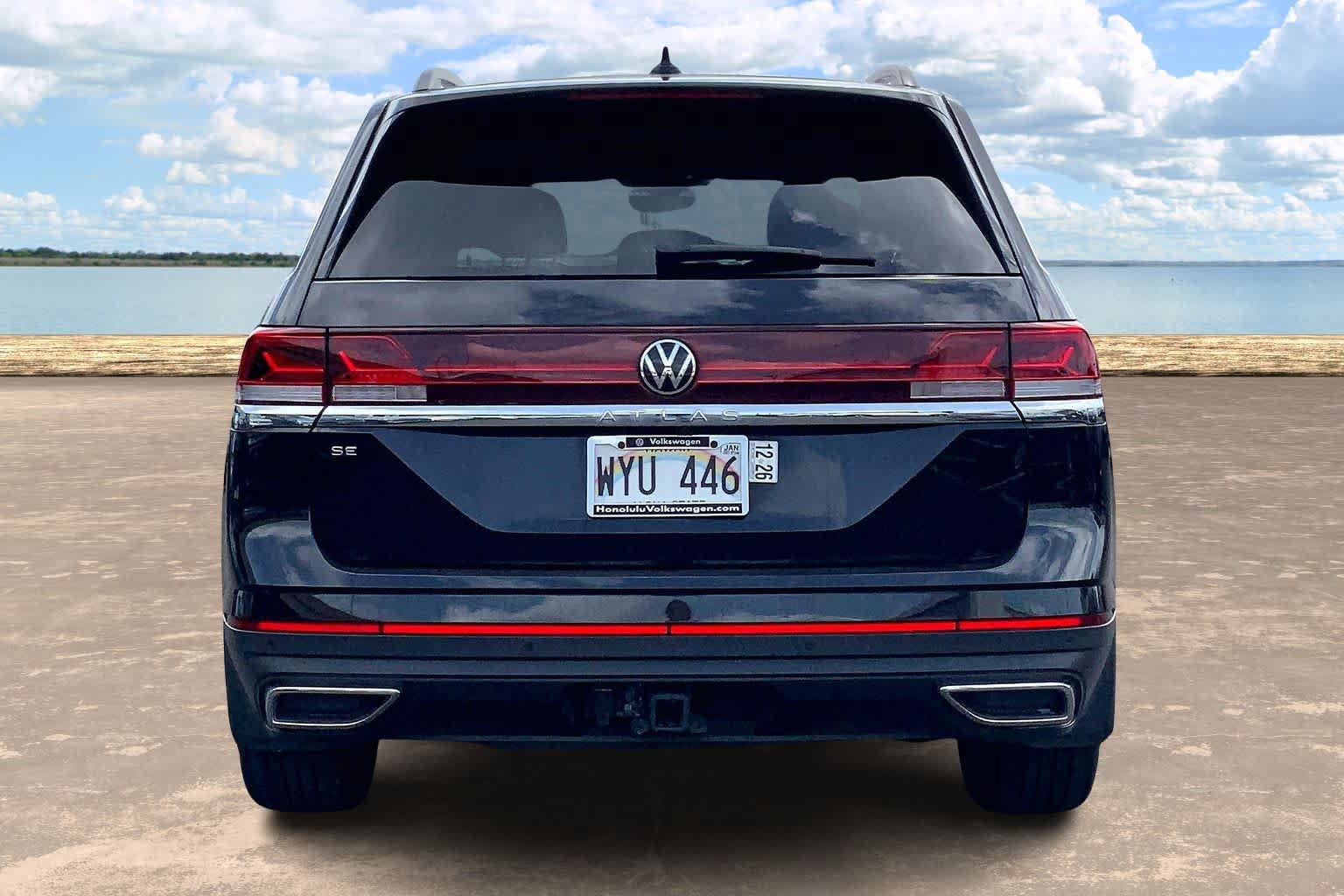 Used 2024 Volkswagen Atlas SE w/ Panoramic Sunroof Package FWD image 5