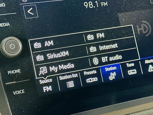 Used 2023 Volkswagen Tiguan SE R-Line image 26