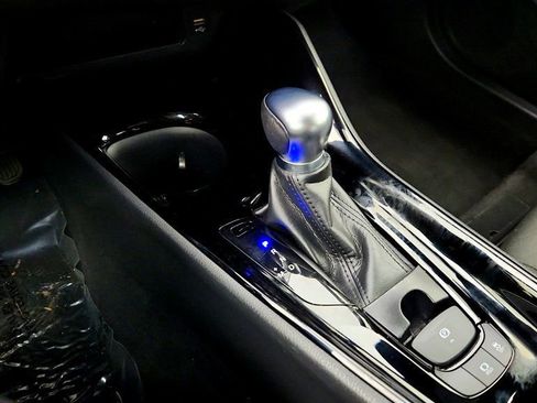 Used 2021 Toyota C-HR XLE image 16