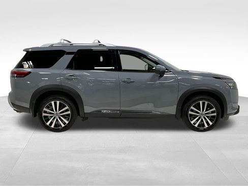 Used 2025 Nissan Pathfinder Platinum w/ Cargo Package AWD/4WD image 3