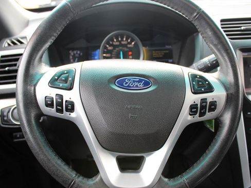 Used 2015 Ford Explorer XLT w/ Equipment Group 202A image 30