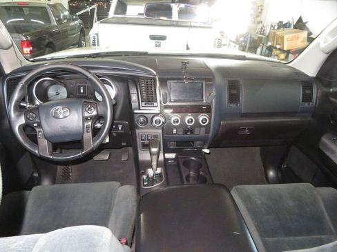 Used 2019 Toyota Sequoia TRD Sport AWD/4WD image 36