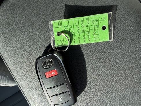 Used 2024 Toyota Tacoma TRD Off-Road image 31