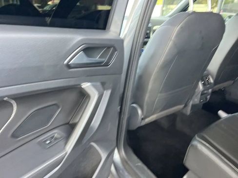 Used 2022 Volkswagen Tiguan SE R-Line image 38