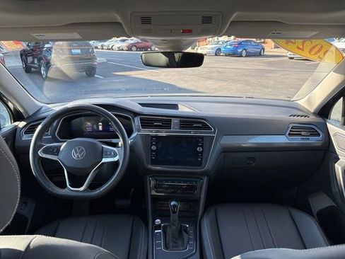 Used 2024 Volkswagen Tiguan SE image 18