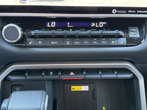 Used 2023 Toyota Tundra Limited w/ Power Package RWD image 28