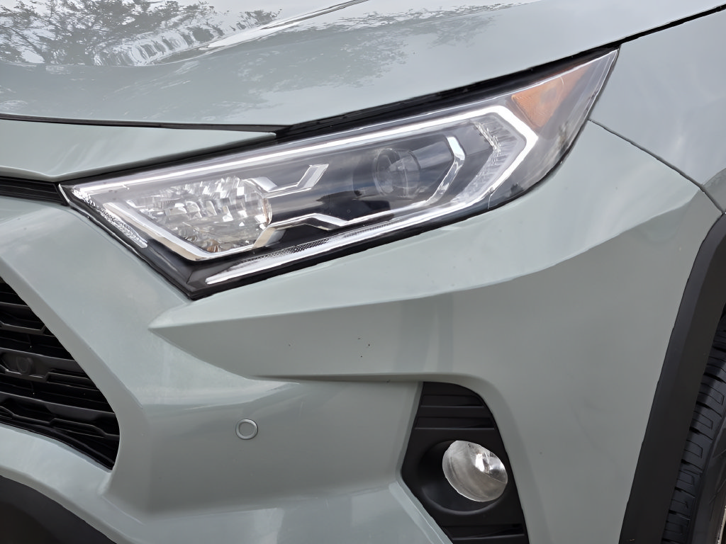 Used 2021 Toyota RAV4 XLE Premium AWD/4WD image 9