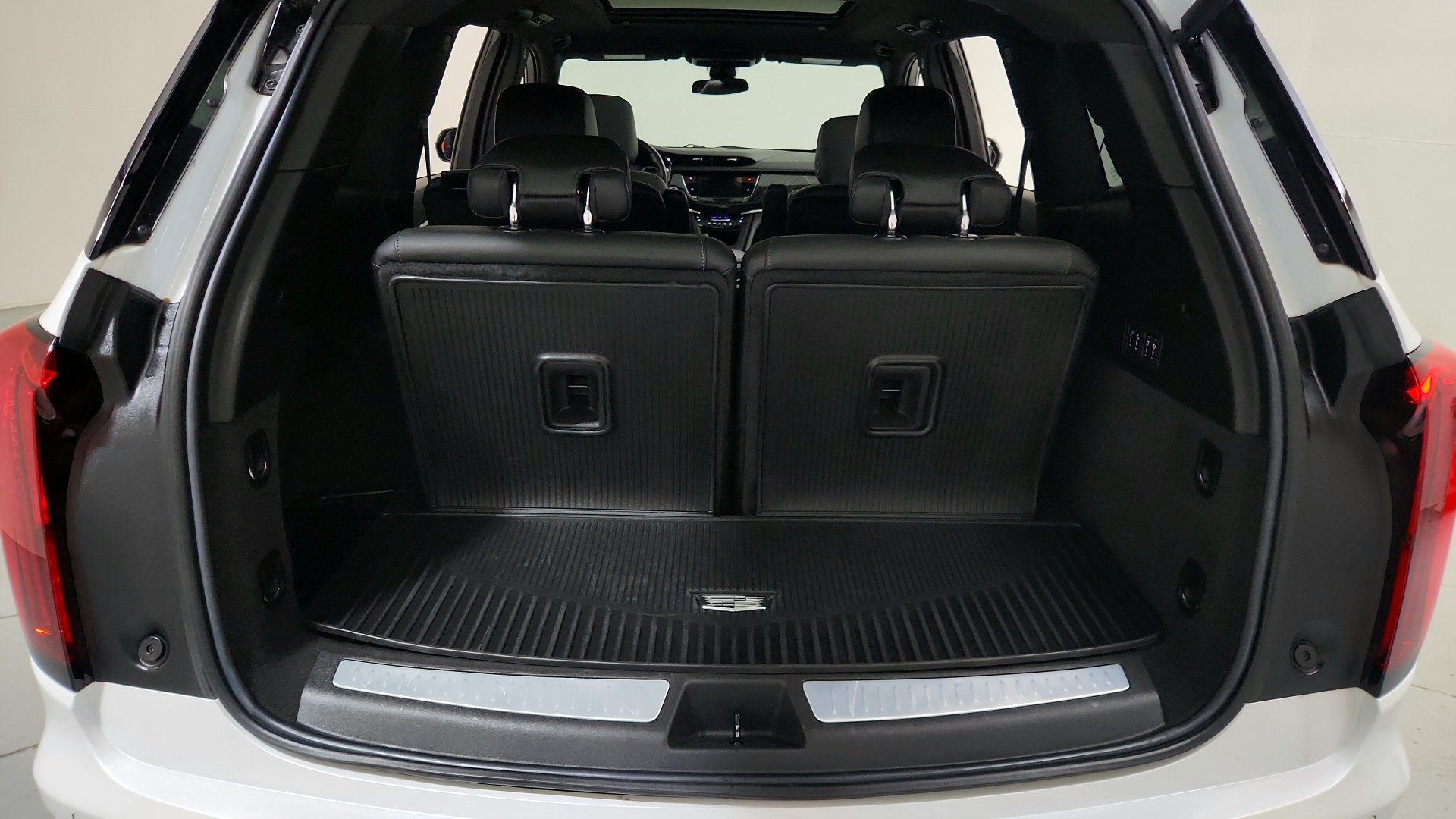Used 2024 Cadillac XT6 Premium Luxury w/ LPO, Floor Liner Package FWD image 23
