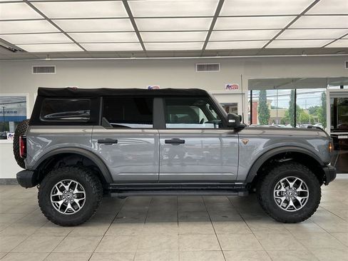 Used 2022 Ford Bronco Badlands AWD/4WD image 4