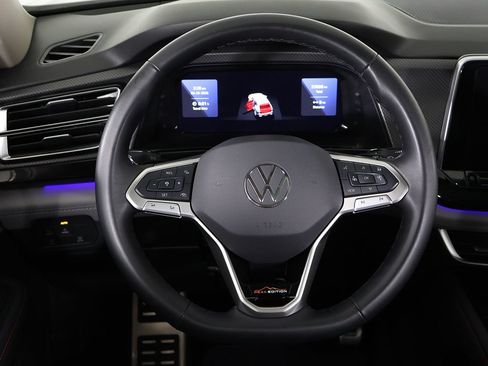 Used 2024 Volkswagen Atlas Peak Edition SEL AWD/4WD image 47