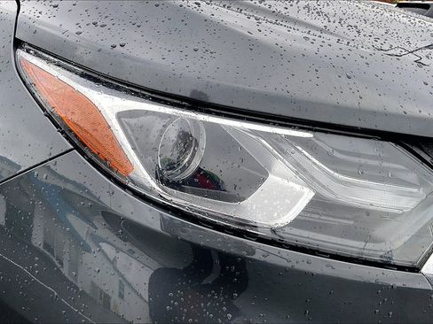 Used 2022 Chevrolet Equinox LS w/ LS Convenience Package image 27