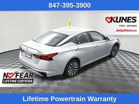 Used 2024 Nissan Altima 2.5 SV image 9