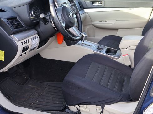 Used 2011 Subaru Legacy 2.5i Premium image 4