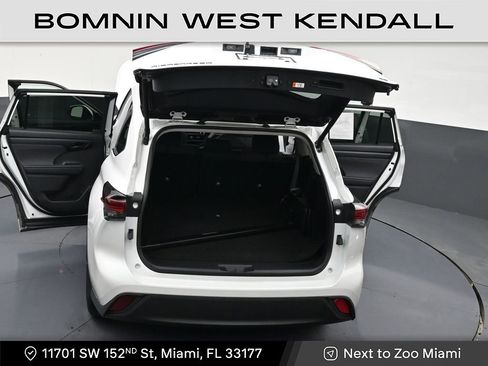 Used 2025 Toyota Highlander LE image 32