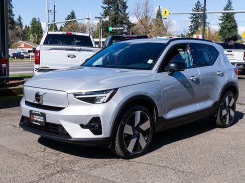 Used 2023 Volvo XC40 Recharge Ultimate AWD/4WD image 3