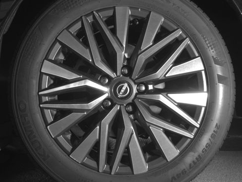 Used 2025 Nissan Altima 2.5 SV image 14