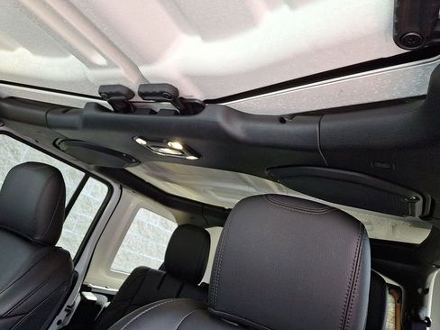 Used 2023 Jeep Wrangler Unlimited Sahara w/ Cold Weather Group image 14