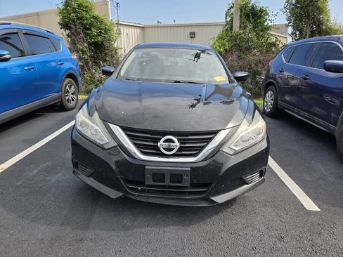 Used 2017 Nissan Altima 2.5 S w/ Power Driver Seat Package FWD image 2