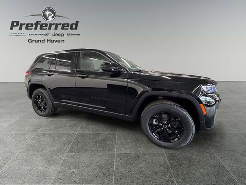 New 2026 Jeep Grand Cherokee Altitude AWD/4WD image 9