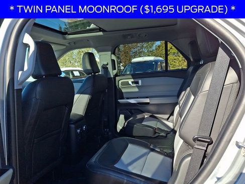Used 2022 Ford Explorer XLT w/ Equipment Group 202A image 9