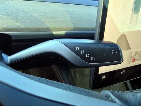 Used 2023 Tesla Model Y Long Range AWD/4WD image 18