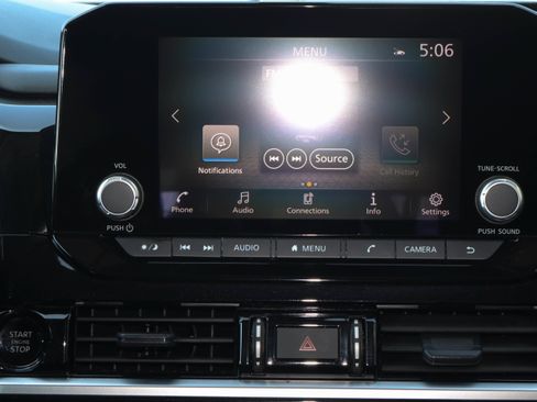 Used 2025 Nissan Pathfinder SV FWD image 21