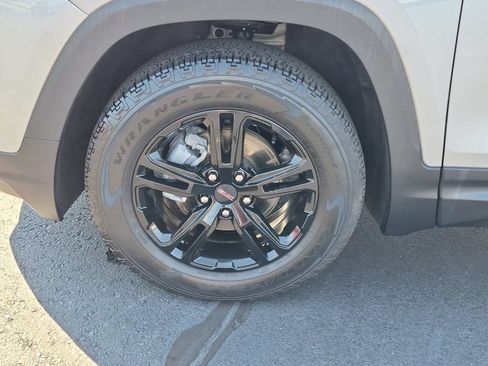 Used 2023 GMC Terrain AT4 AWD/4WD image 10