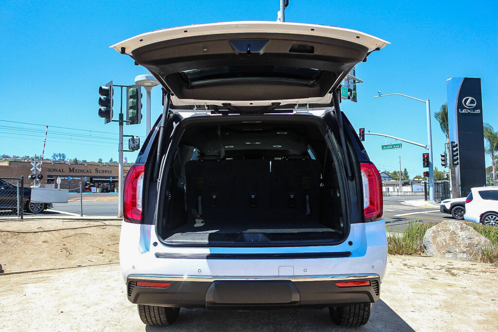 Used 2024 GMC Yukon XL SLT RWD image 18