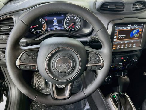 Used 2022 Jeep Renegade Latitude image 11