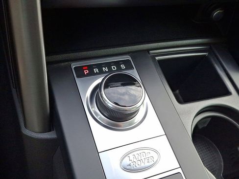 Used 2020 Land Rover Discovery Landmark image 26