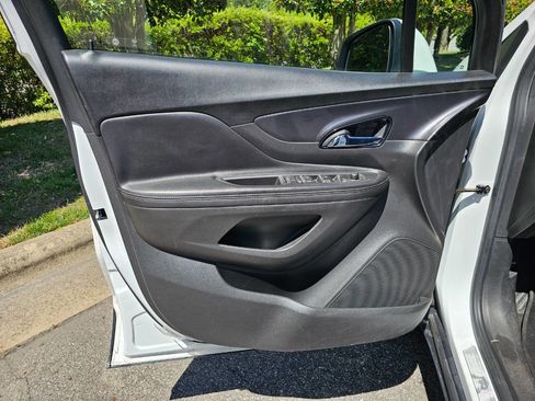 Used 2019 Buick Encore Essence image 10