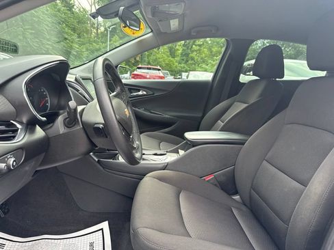 Used 2018 Chevrolet Malibu LT w/ Sport Package FWD image 9