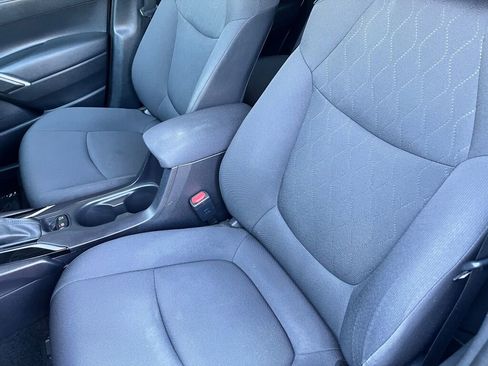 Used 2022 Toyota Corolla Cross LE w/ Moonroof Package image 13