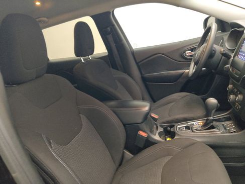 Used 2019 Jeep Cherokee Latitude w/ Popular Appearance Group image 21